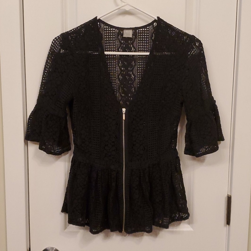 Venus Petit Lacy Black Top